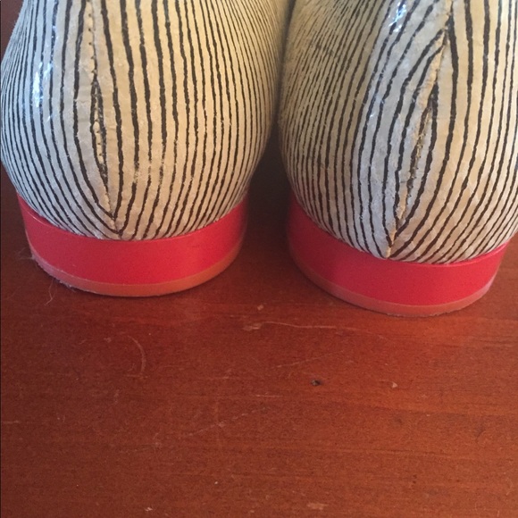 Calvin Klein Black/White Flats - Picture 2 of 3